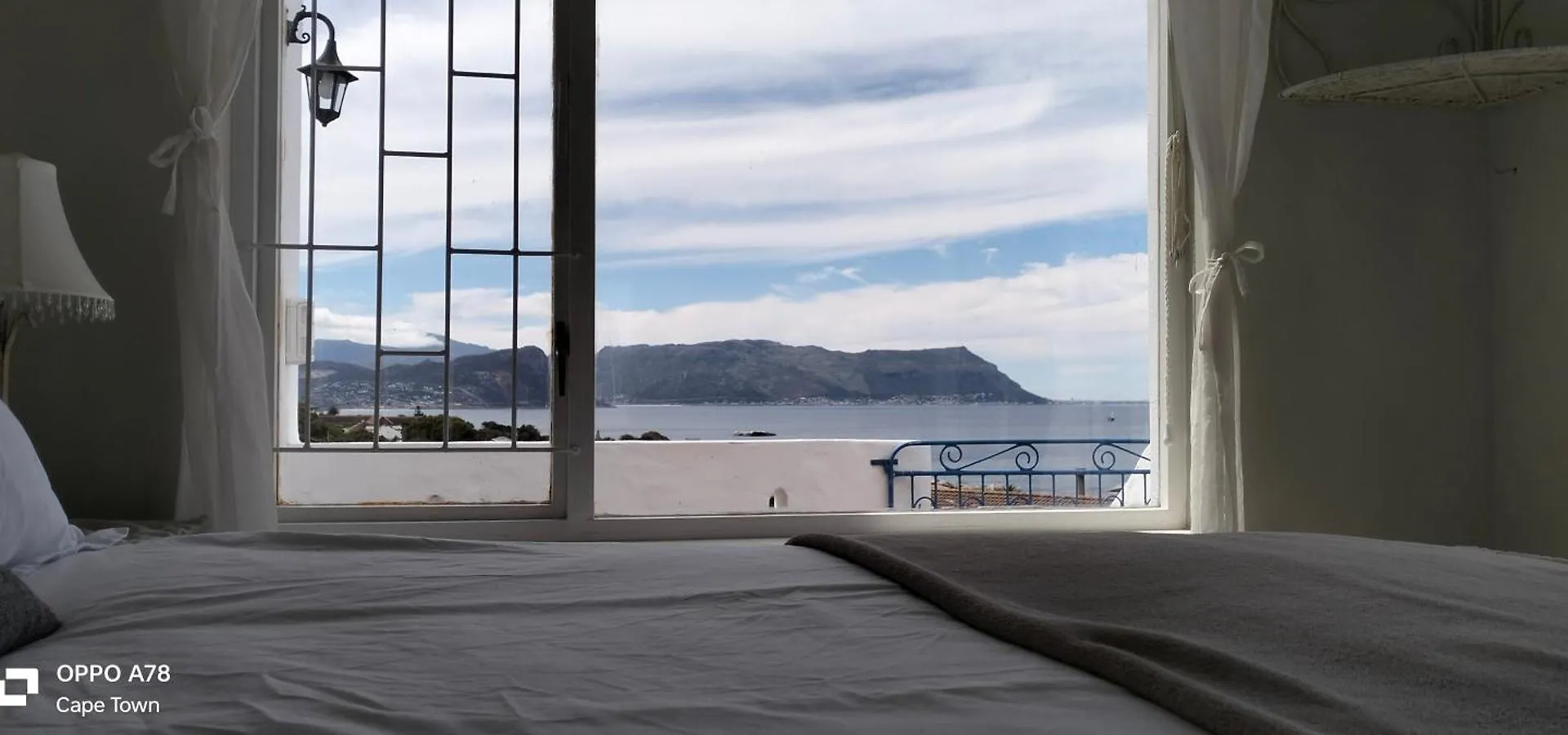 Rocky Beach Holiday Home With Panoramic Sea Views In Simonʼs Town 0*,