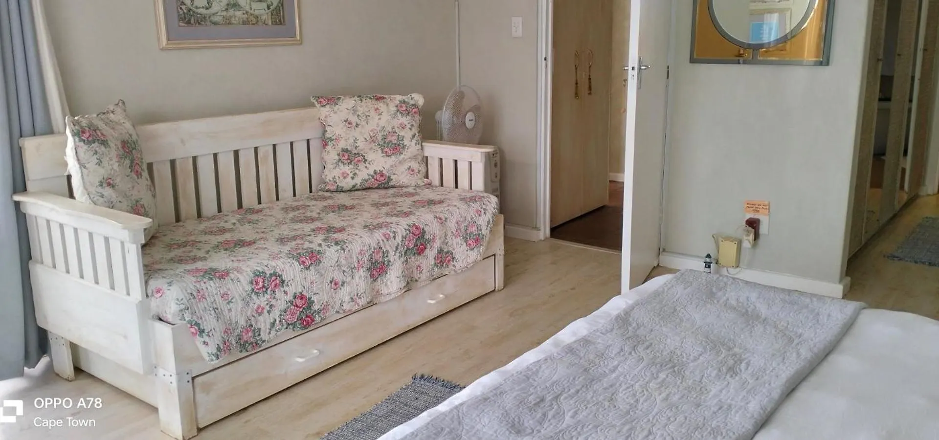Rocky Beach Holiday Home With Panoramic Sea Views In Simonʼs Town