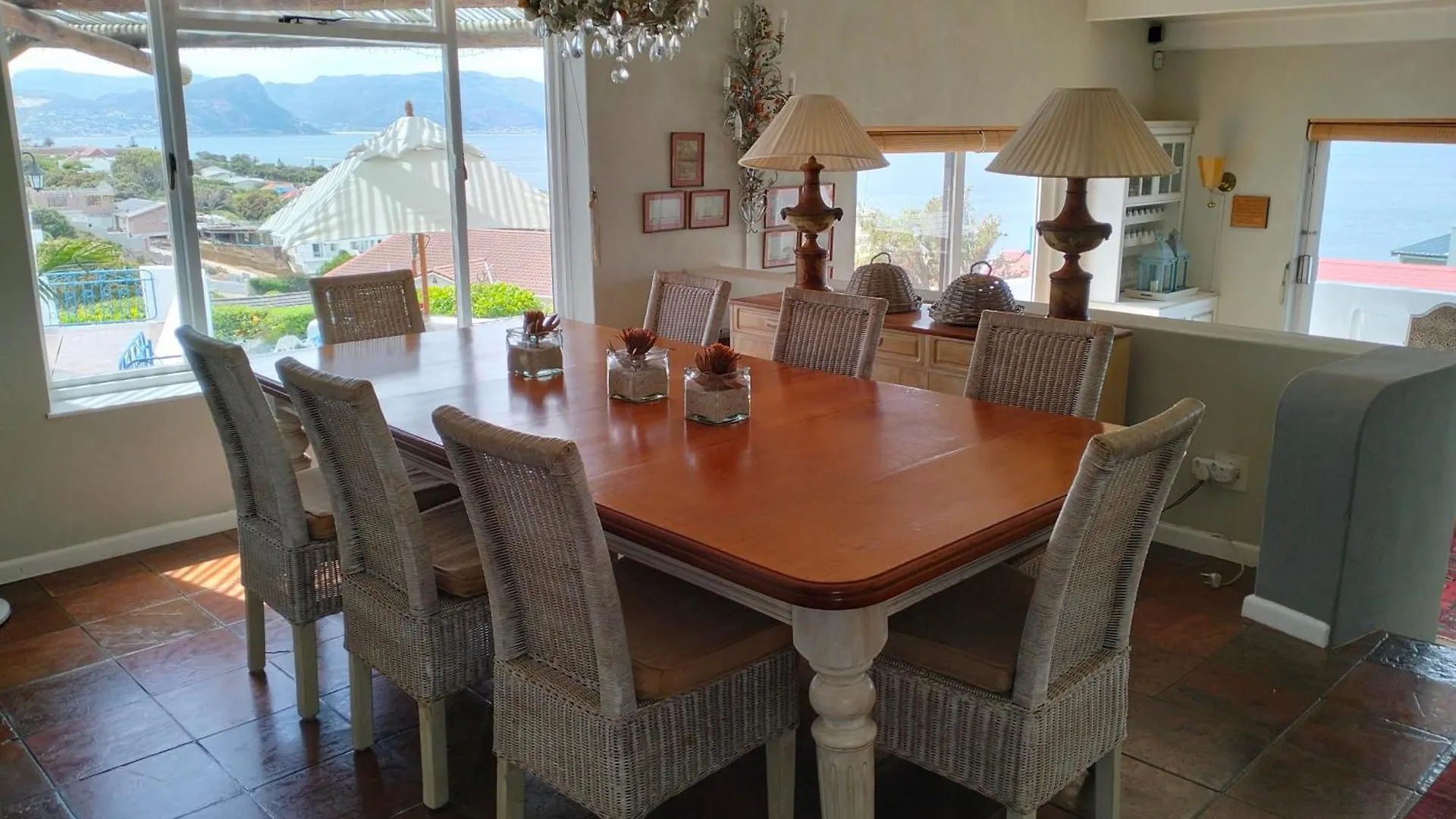 Rocky Beach Holiday Home With Panoramic Sea Views In Simonʼs Town