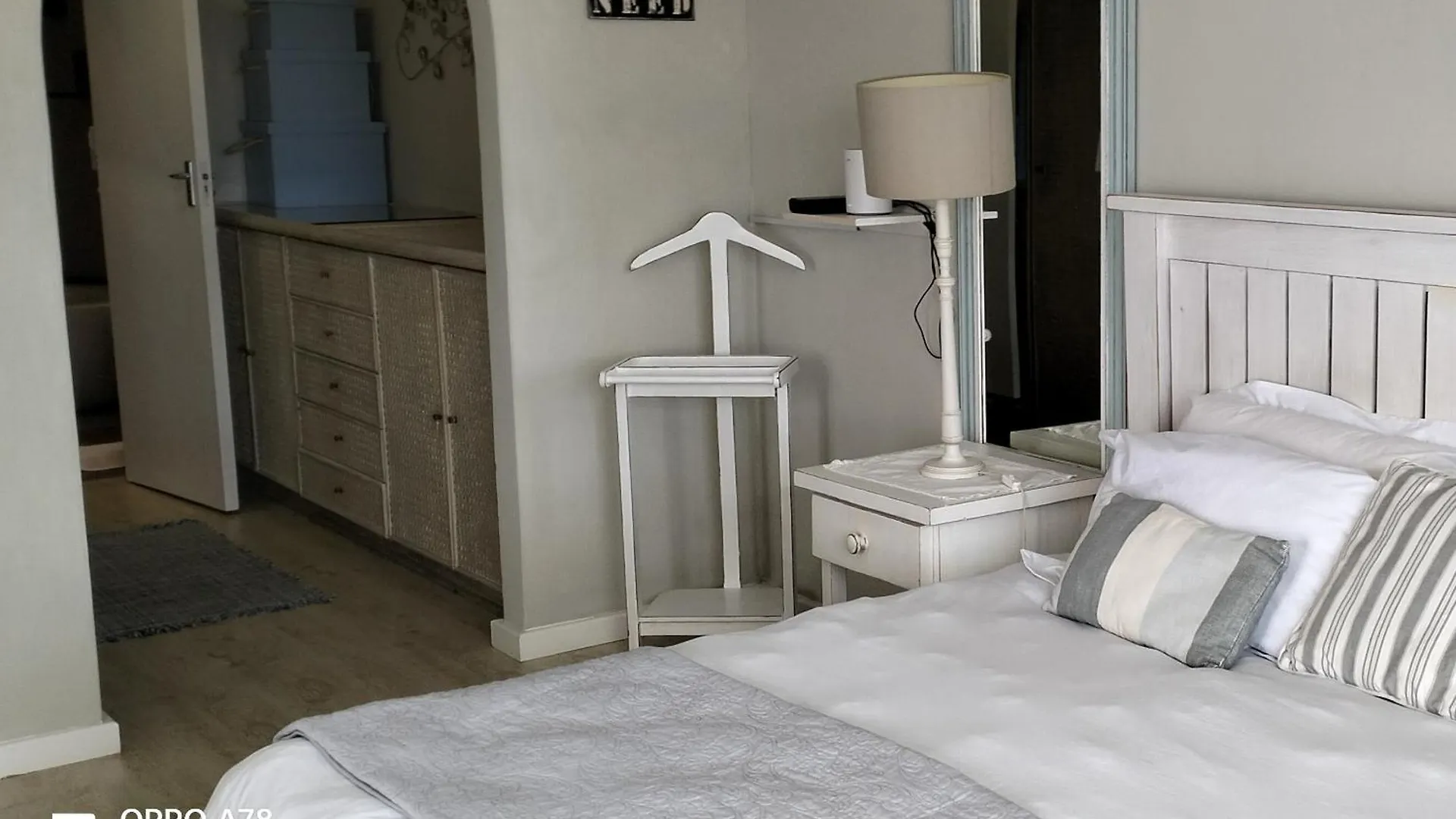 Rocky Beach Holiday Home With Panoramic Sea Views In Simonʼs Town