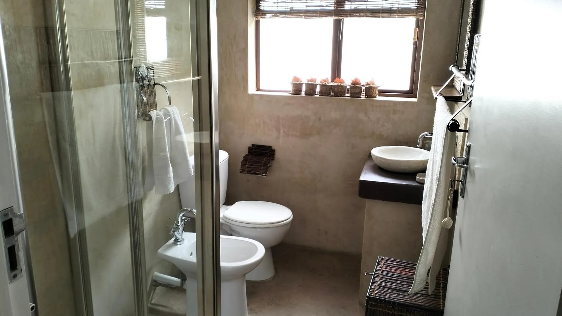 Rocky Beach Holiday Home With Panoramic Sea Views In Simonʼs Town 0*,